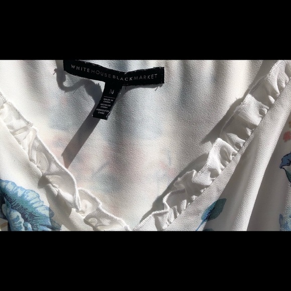TOP WHITE HOUSE/BLACK MARKET SIZE M FLORAL - Picture 1 of 3
